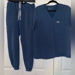 FIGS dark harbor Zamora jogger scrub pants and Catarina one-pocket scrub top - L